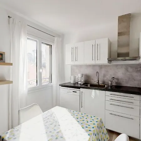 Apartment Grand Studio Climatise Avec Terrasse, 10 Mn Hyeres