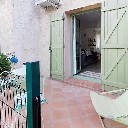 Grand Studio Climatise Avec Terrasse, 10 Mn Apartment Hyeres