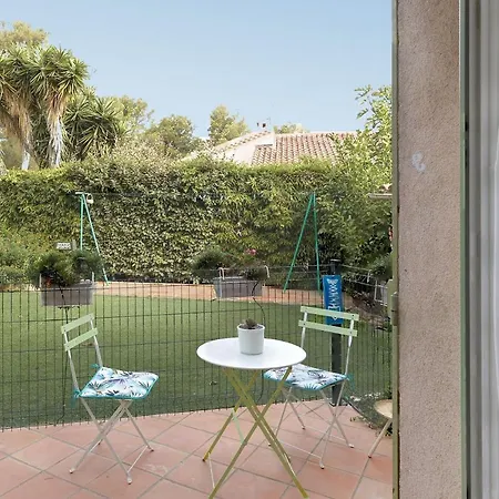 Grand Studio Climatise Avec Terrasse, 10 Mn Apartment